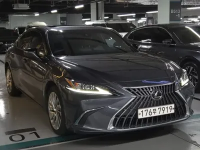 Lexus ES 2023, 107585 км, за 64495.15 USD