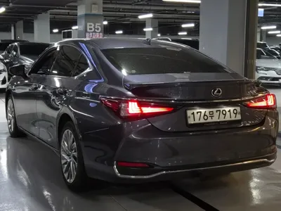 Lexus ES 2023, 107585 км, за 64495.15 USD