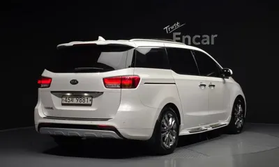 Kia Canival 2015, 163318 км, за 6104.77 USD