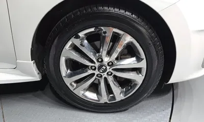 Kia Canival 2015, 163318 км, за 6104.77 USD