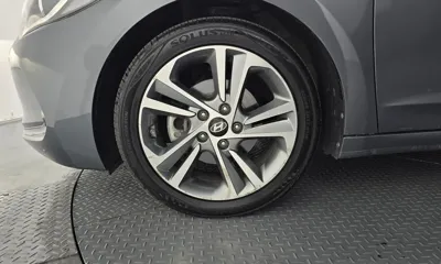 Hyundai Avante 2016, 102829 км, за 5513.98 USD