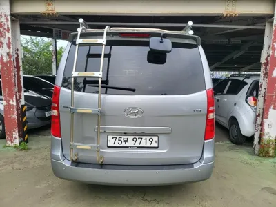 Hyundai Starex 2017, 120904 км, за 6840.39 USD