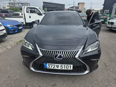 Lexus ES · 2021 год