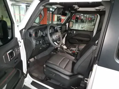 Jeep Wrangler 2025, 6770 км, за 42345.3 USD - фото 19