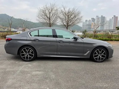 BMW 5-Series 2021, 80800 км, за 26977.82 USD