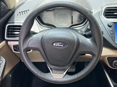 Ford Escort 2016, 66000 км, за 3354.7 USD