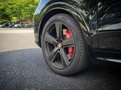 Porsche Cayenne 2025, 15500 км, за 128003.15 USD