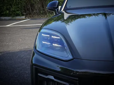 Porsche Cayenne 2025, 15500 км, за 128003.15 USD