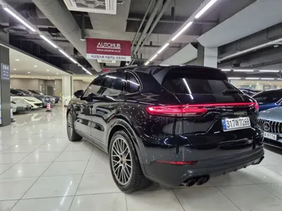 Porsche Cayenne 2023, 37878 км, за 74595.3 USD