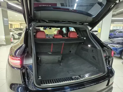 Porsche Cayenne 2023, 37878 км, за 74595.3 USD