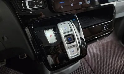 Hyundai Staria 2022, 61005 км, за 20283.58 USD - фото 9