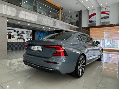 Volvo S60 2023, 41420 км, за 20405.64 USD - фото 2