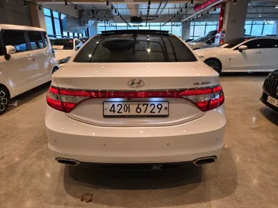 Hyundai Grandeur 2015, 166871 км, за 4791.91 USD