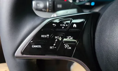 Mercedes-Benz E-Class 2023, 22135 км, за 28990.24 USD - фото 18