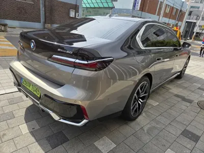 BMW i7 2026, 453 км, за 68478.4 USD