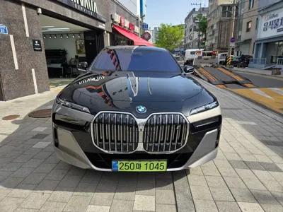 BMW i7 2026, 453 км, за 68478.4 USD