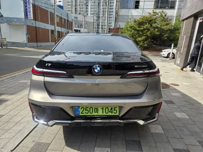 BMW i7 2026, 453 км, за 68478.4 USD