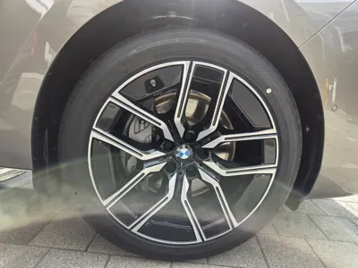 BMW i7 2026, 453 км, за 68478.4 USD