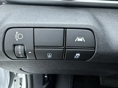 Hyundai Elantra 2023, 15000 км, за 15126.25 USD - фото 20
