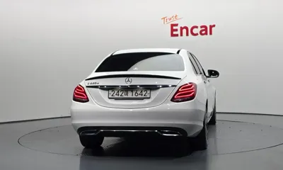Mercedes-Benz C-Class 2018, 63704 км, за 10906.94 USD