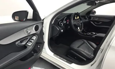 Mercedes-Benz C-Class 2018, 63704 км, за 10831.04 USD - фото 10