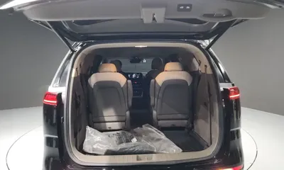 Kia Canival 2023, 56407 км, за 16451.93 USD - фото 20