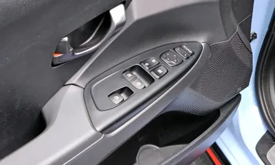 Hyundai Veloster 2019, 108909 км, за 9111.33 USD - фото 17