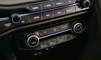 Hyundai Veloster 2019, 108909 км, за 9111.33 USD - фото 18