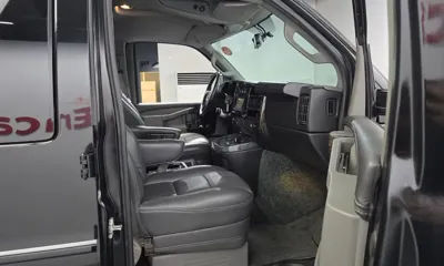 Chevrolet Express Van 2016, 127348 км, за 14970.37 USD - фото 11
