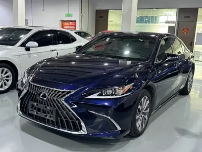 Lexus ES · 2023 год