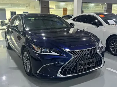Lexus ES 2023, 38000 км, за 32268.36 USD