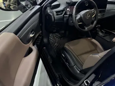 Lexus ES 2023, 38000 км, за 32268.36 USD