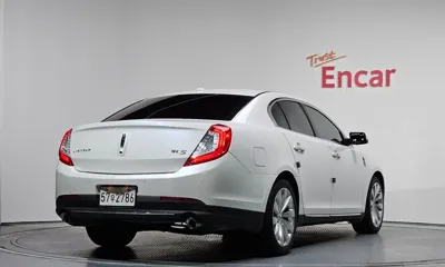 Lincoln MKS 2014, 130760 км, за 2312.52 USD