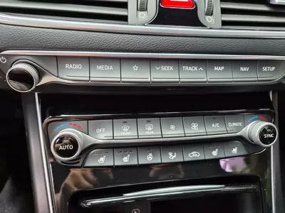 Hyundai Grandeur 2018, 151300 км, за 7687.3 USD - фото 12