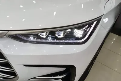 BYD Tang New Energy 2023, 35600 км, за 18054 USD - фото 8