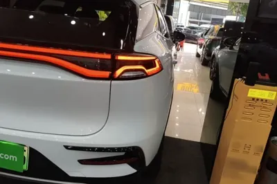 BYD Tang New Energy 2023, 35600 км, за 18054 USD - фото 9