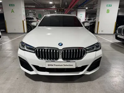 BMW 5-Series 2023, 32083 км, за 28664.51 USD