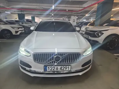 Volvo S90 2021, 182900 км, за 17920.44 USD