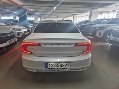 Volvo S90 2021, 182900 км, за 17920.44 USD