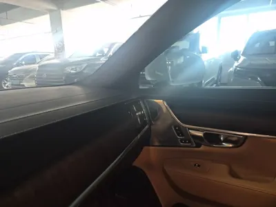 Volvo S90 2021, 182900 км, за 17920.44 USD
