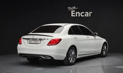 Mercedes-Benz C-Class 2017, 73050 км, за 9117.94 USD