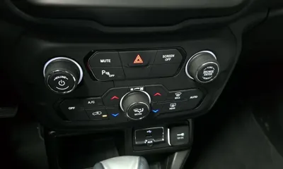 Jeep Renegade 2021, 34605 км, за 11809.11 USD - фото 18