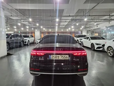 Audi A8 2021, 139000 км, за 32493.11 USD