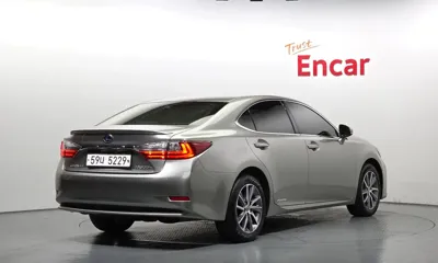 Lexus ES 2018, 101308 км, за 15823.4 USD