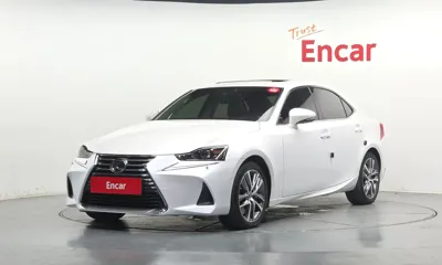 Lexus IS · 2017 год