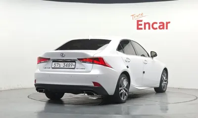 Lexus IS 2017, 60042 км, за 14866.48 USD