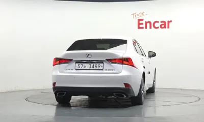 Lexus IS 2017, 60042 км, за 14866.48 USD