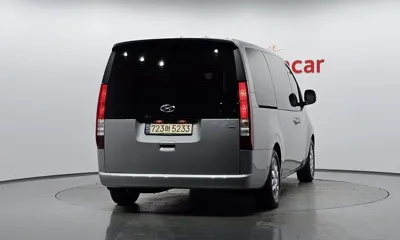 Hyundai Staria 2022, 9746 км, за 27419.88 USD