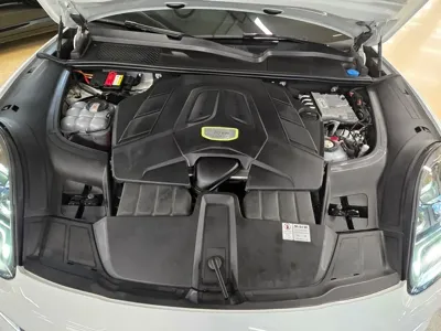 Porsche Cayenne 2022, 34911 км, за 73670.29 USD - фото 9
