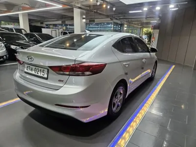 Hyundai Avante 2016, 86967 км, за 4104.24 USD